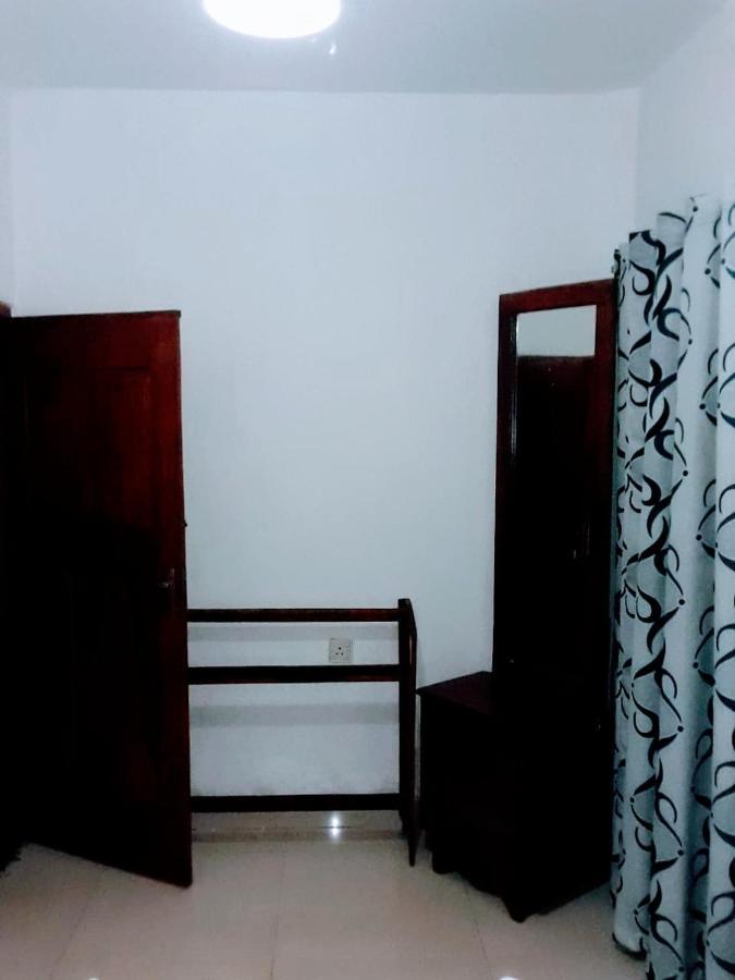 Black And White Kandy Guest House 02 Deiyannewela ภายนอก รูปภาพ